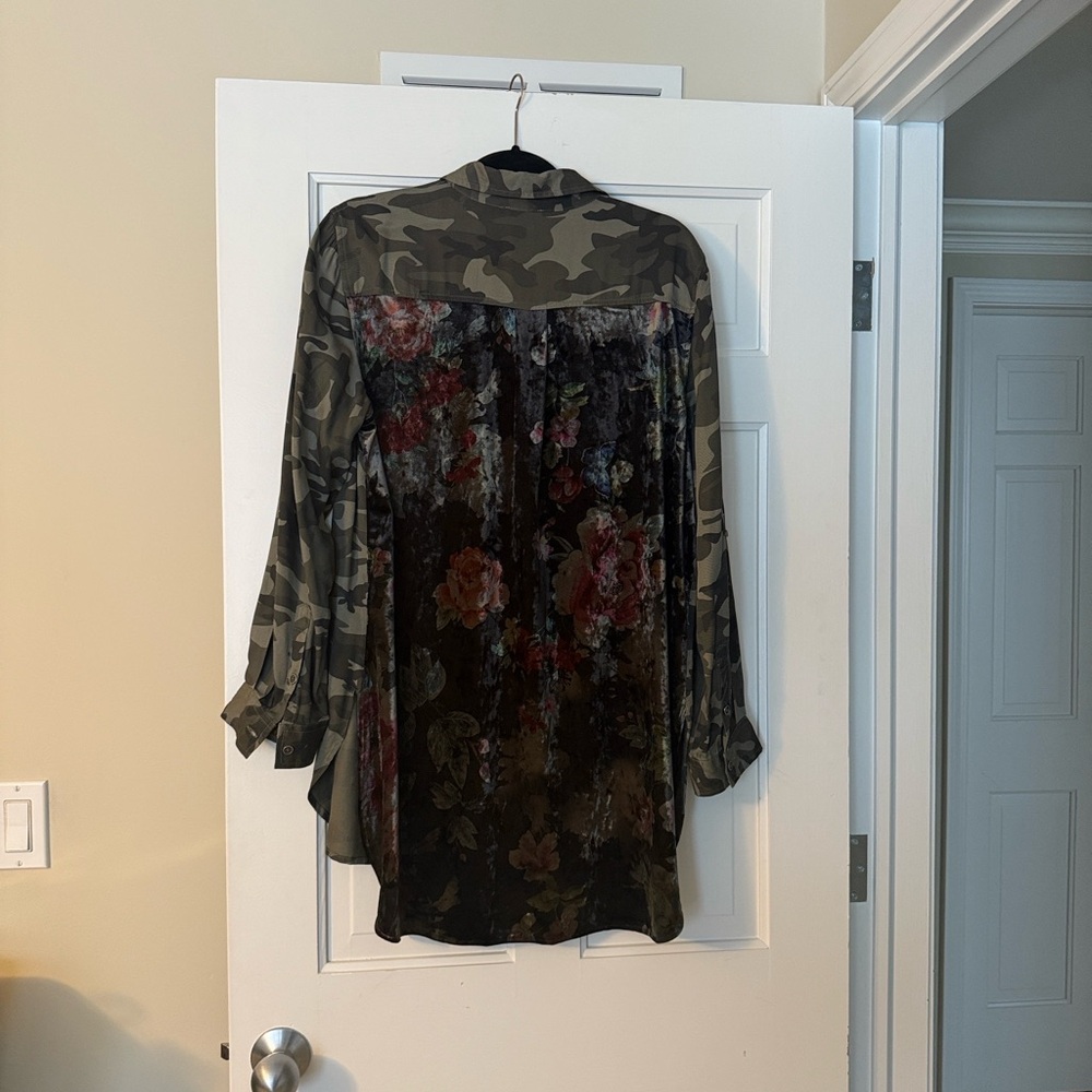 Tribal Women’s Camouflage Button Hi/lo tunic w/ BEAUTIFUL floral velour back